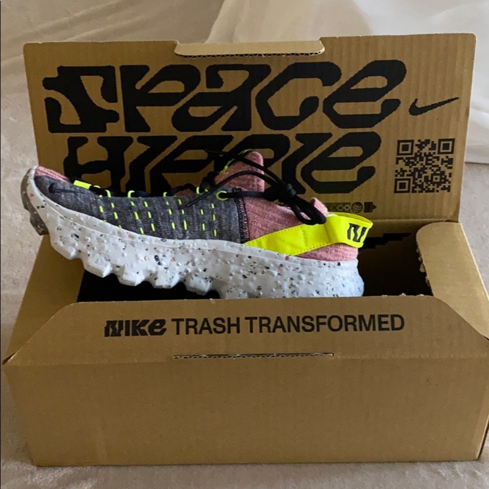 Nike Space Hippie 04- Pink